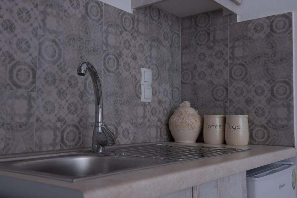 Nemesis Paleochora Apartment Ханя Екстериор снимка